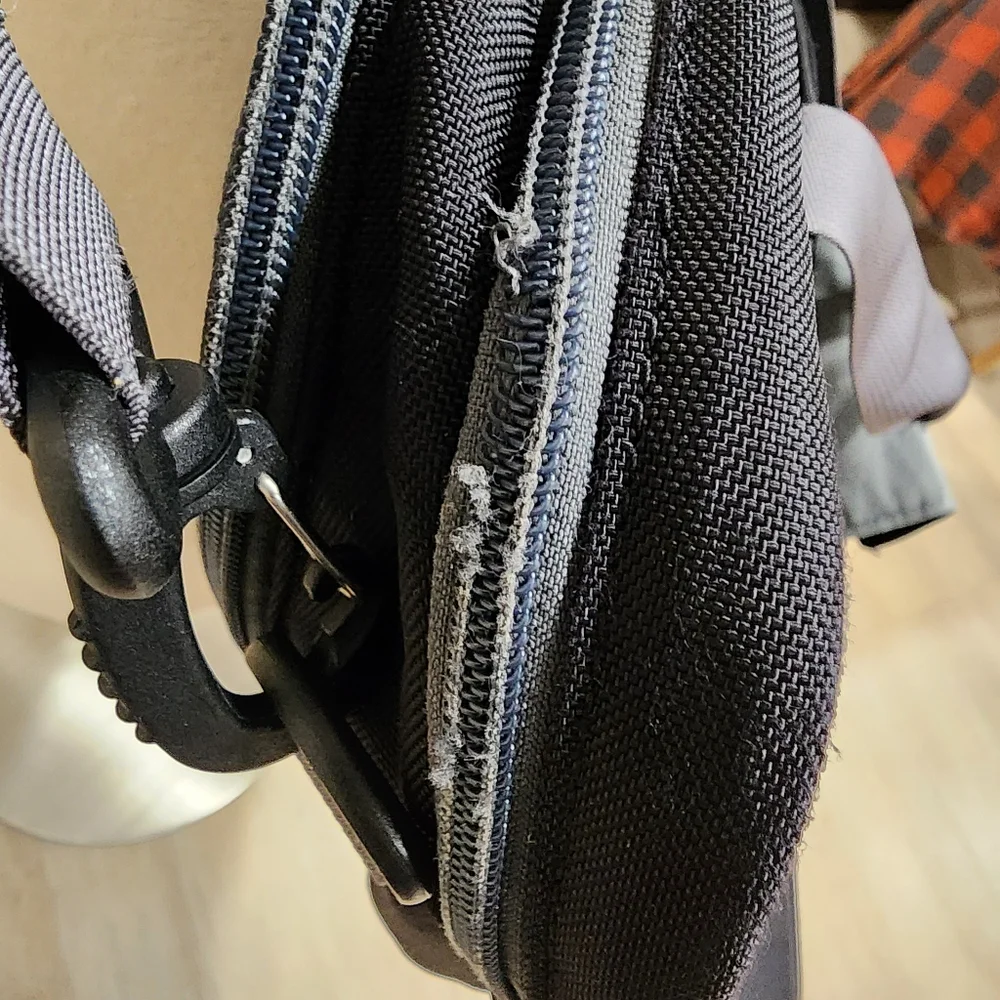 Patagonia Padded Messenger Bag Laptop Carrier Travel Bag Nylon Shoulder Strap